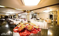 23% تخفیف بوفه ناهار روز جمعه در هتل پنج ستاره لاله تهران
