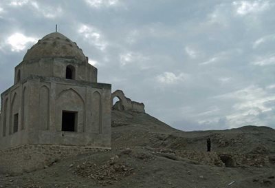 لار-آرامگاه-ننه-نادر-مادر-نادر-شاه-4010