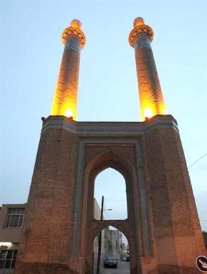 اصفهان-دو-مناره-دارالضیافه-382