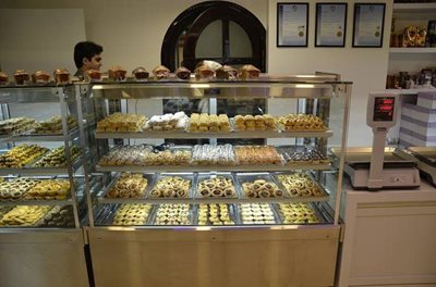 تهران-شیرینی-فروشی-کافه-کیک-810