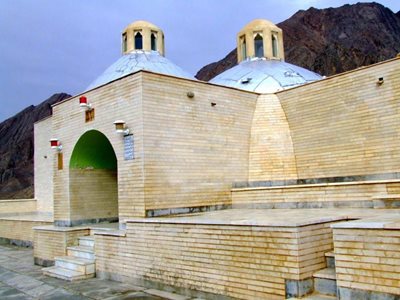 اردکان-زیارتگاه-زرتشتیان-پیر-هریشت-2900