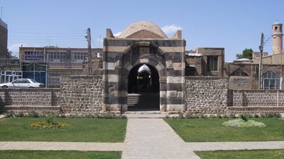 دروازه سنگی خوی