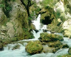آبشار عیش آباد