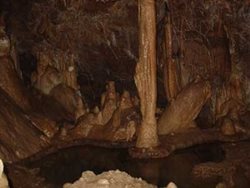 غار چشمه سهراب (غار آبزا ، غار آوزا ، غار آوازا)