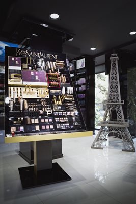 تهران-فروشگاه-عطر-و-لوازم-آرایش-سفیر-پاسداران-78150