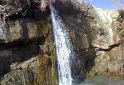 آبشار گنده آب (گنده گاو)