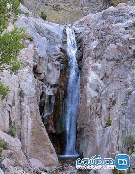 آبشار کوه نیمه