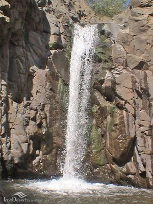 میانه-آبشار-روستای-بلوکان-99102