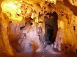 غار موزه کارائین Karain Cave