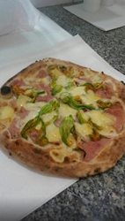 پیتزا لا دیوینا La Divina Pizza