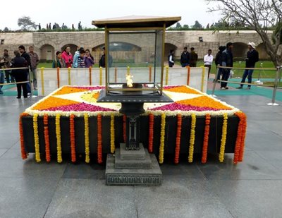 دهلی-نو-مقبره-گاندی-tomb-of-mahatma-gandhi-120525