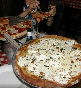 نیویورک-پیتزافروشی-لمباردی-Lombardi-s-Pizza-122006