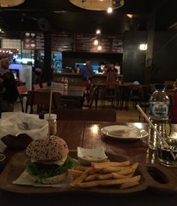 بالی-کافه-برگر-واکو-Wacko-Burger-Cafe-125351