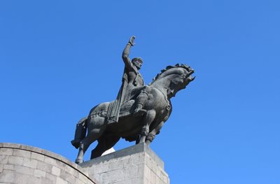 تفلیس-یادبود-شاه-وختانگ-Statue-of-King-Vakhtang-Gorgasali-127644