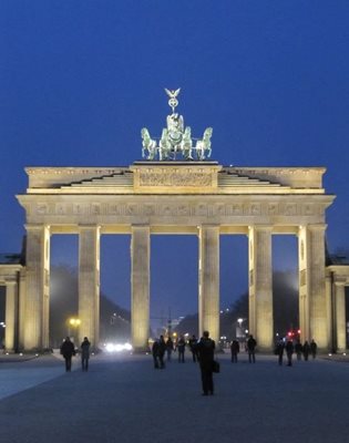 برلین-دروازه-براندنبورگ-Brandenburg-Gate-128035