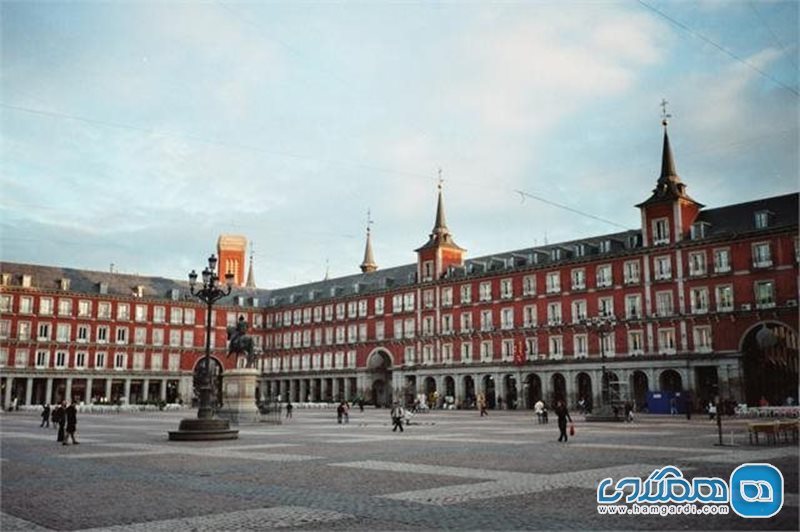 میدان پلازا مایور Plaza Mayor