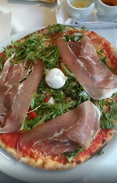 پیتزا تراتوریا Pizzeria Trattoria Romantica