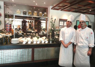 رستوران لالیت 24/7 Restaurant - The Lalit Mumbai