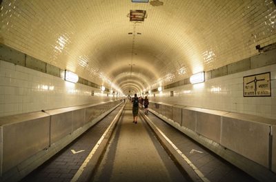 هامبورگ-تونل-آلتر-Alter-Elbtunnel-140193