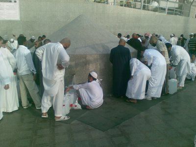 مکه-چاه-زمزم-Zamzam-Well-140720