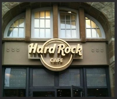 هامبورگ-کافه-هارد-راک-Hard-Rock-Cafe-140922