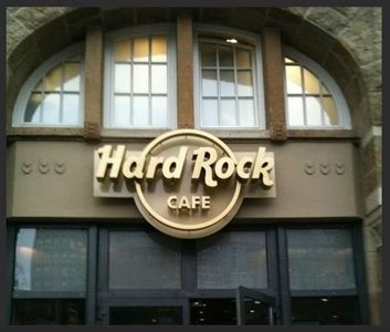 هامبورگ-کافه-هارد-راک-Hard-Rock-Cafe-140922