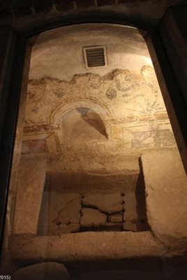 پچ-مقبره-ارلی-کریستن-Early-Christian-Mausoleum-153260