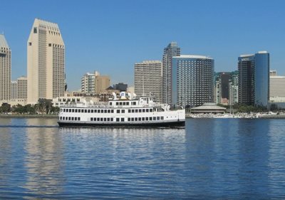 سان-دیگو-بازار-کرونادو-فری-لندینگ-The-Coronado-Ferry-Landing-153709