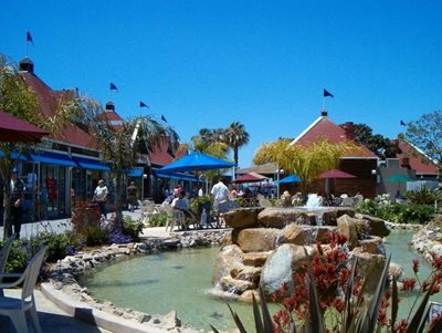 سان-دیگو-بازار-کرونادو-فری-لندینگ-The-Coronado-Ferry-Landing-153710