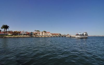 سان-دیگو-بازار-کرونادو-فری-لندینگ-The-Coronado-Ferry-Landing-153713