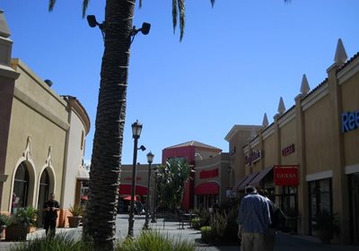 سان-دیگو-اوتلت-لاس-آمریکا-پرمیوم-Las-Americas-Premium-Outlets-153728