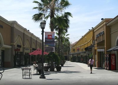 سان-دیگو-اوتلت-لاس-آمریکا-پرمیوم-Las-Americas-Premium-Outlets-153730