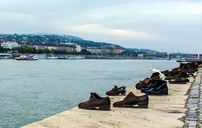 بوداپست-کفش-های-آهنی-کرانه-رود-دانوب-Shoes-on-the-Danube-Bank-154297