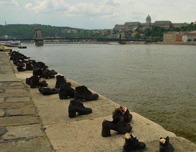 بوداپست-کفش-های-آهنی-کرانه-رود-دانوب-Shoes-on-the-Danube-Bank-154285