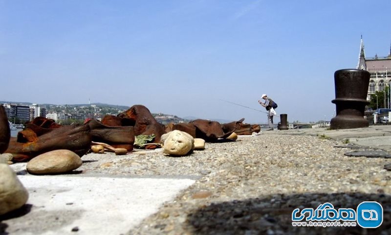 کفش های آهنی کرانه رود دانوب Shoes on the Danube Bank