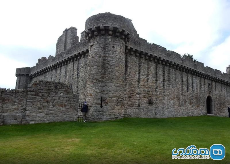 قلعه کریگ میلر Craigmillar Castle