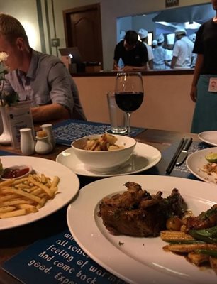 سیم-ریپ-رستوران-Haven-Training-Restaurant-157572
