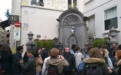 بروکسل-مجسمه-Manneken-Pis-160353