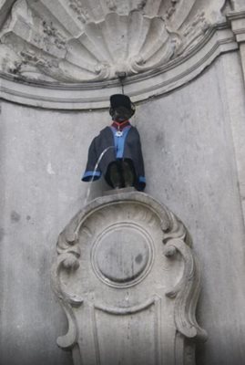 بروکسل-مجسمه-Manneken-Pis-160351