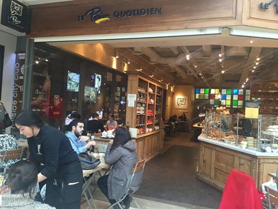 کافه لِ پین کوتیدین Le Pain Quotidien