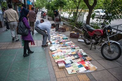 راسته کتابفروشی خیابان انقلاب