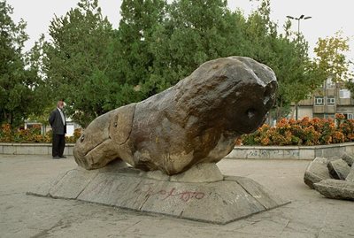 شیر سنگی همدان