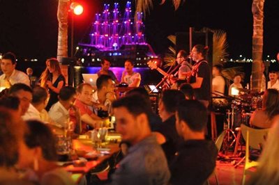 کافه یونوس Yunus Cafe Bar