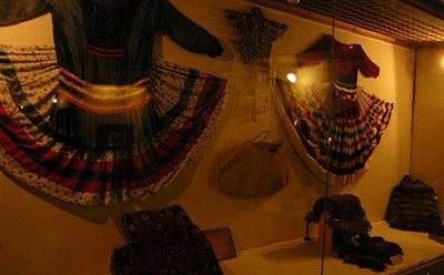 لاهیجان-آرامگاه-کاشف-السلطنه-و-موزه-تاریخ-چای-ایران-174398
