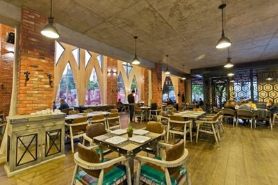 باتومی-رستوران-شهر-گریل-Grill-town-Restaurant-177170