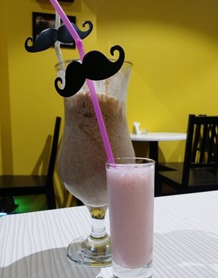 کافه سیبیل Moustache Cafe