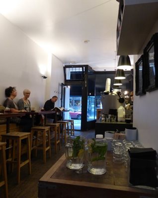 کافه کافینه Kaffeine Cafe