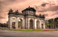 دروازه آلکالا Puerta de Alcalá