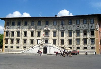پیزا-قصر-کارووانا-Palazzo-della-Carovana-194731