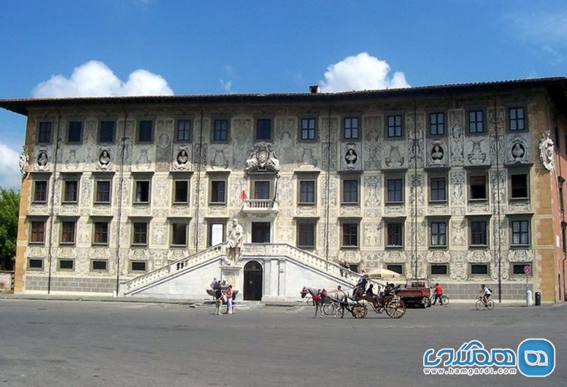 قصر کارووانا Palazzo della Carovana